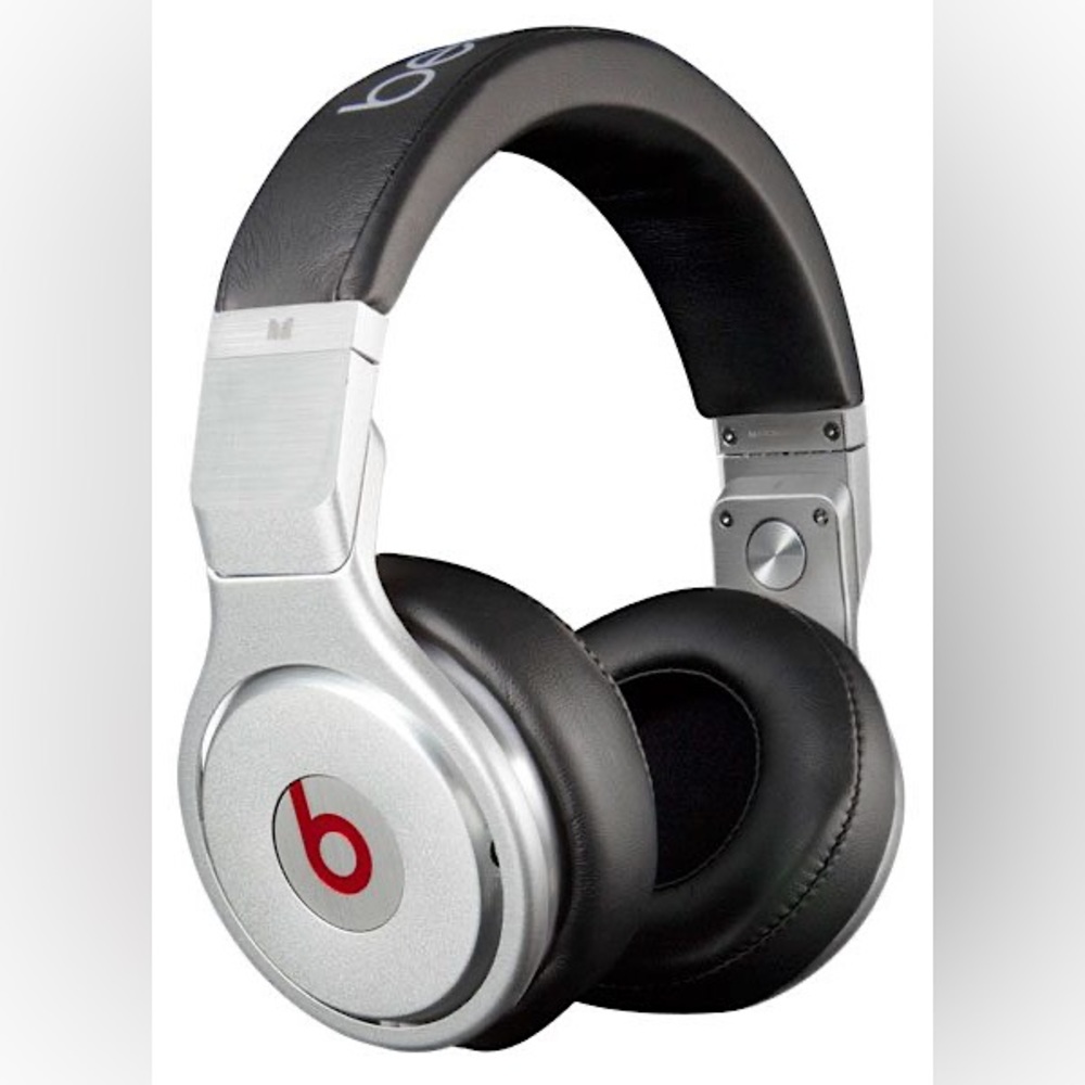 NEW BOX 2010 limited Beats Pro Headphones by Dr. Dre from Monster (Playback 39)
